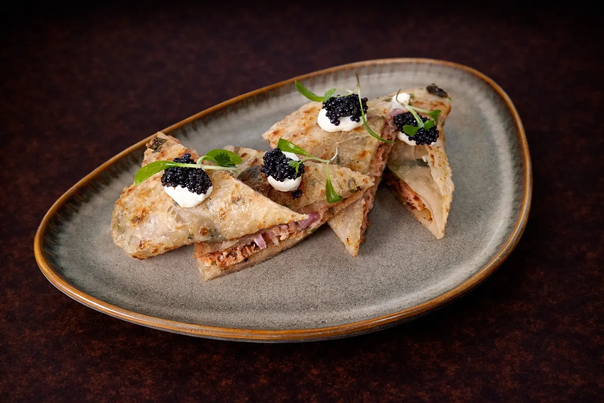 煙燻鮭魚蔥油餅｜Crispy Scallion Pancake, Smoked Salmon